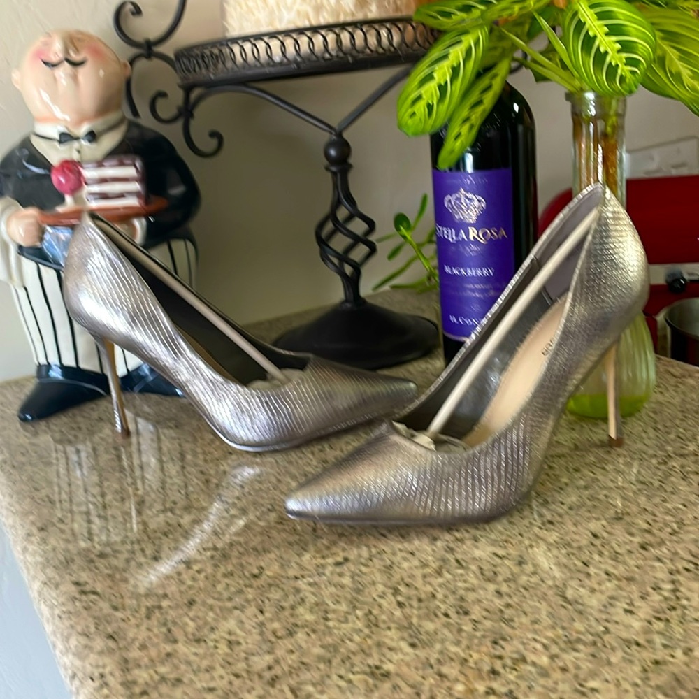 Metallic Snake-print heels 👠!!